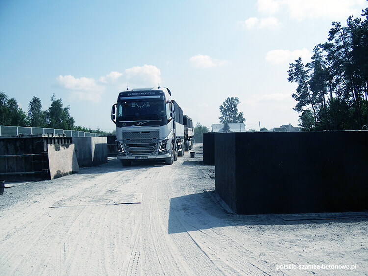 Transport szamb betonowych  w Sławnie
